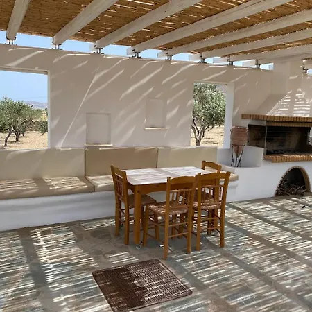 & Stoudio Nomikos Paros Willa