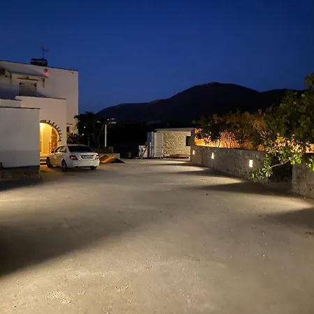 & Stoudio Nomikos Paros Paraspori (Paros)